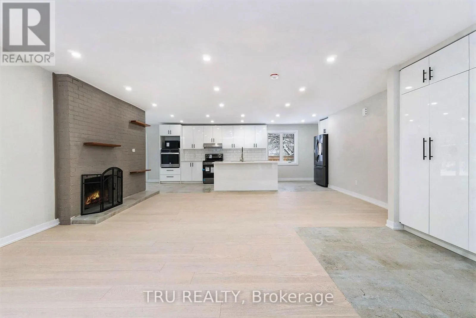 39 SUNNYCREST DRIVE
