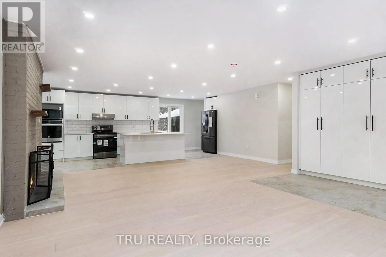 39 SUNNYCREST DRIVE
