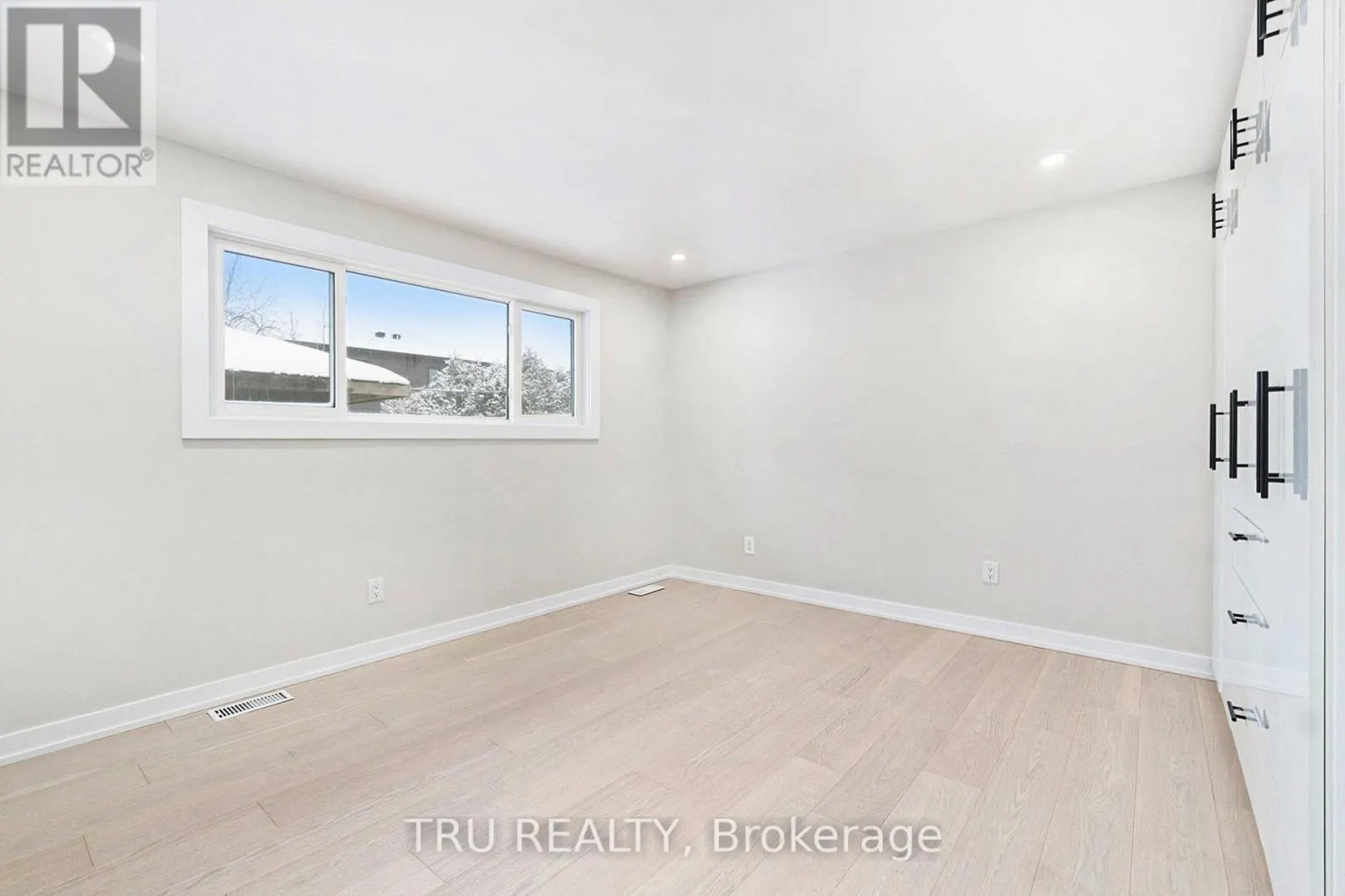 39 SUNNYCREST DRIVE