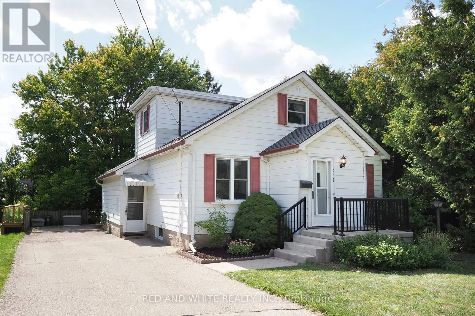 111 NORTH DRIVE N