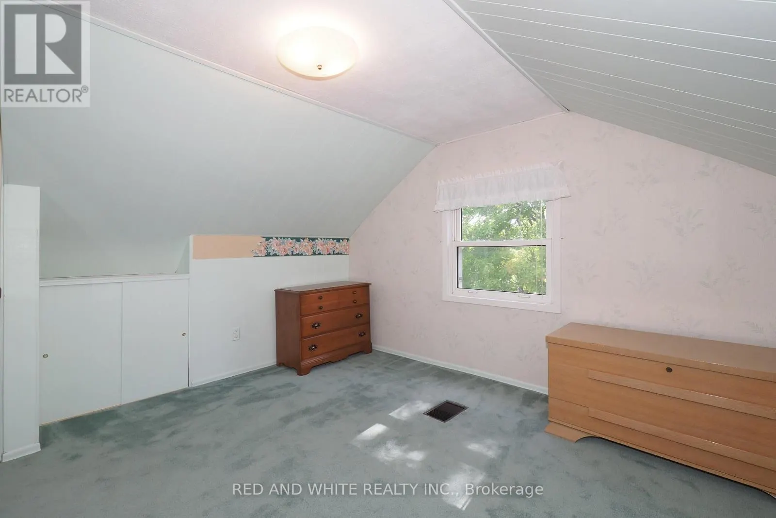 111 NORTH DRIVE N