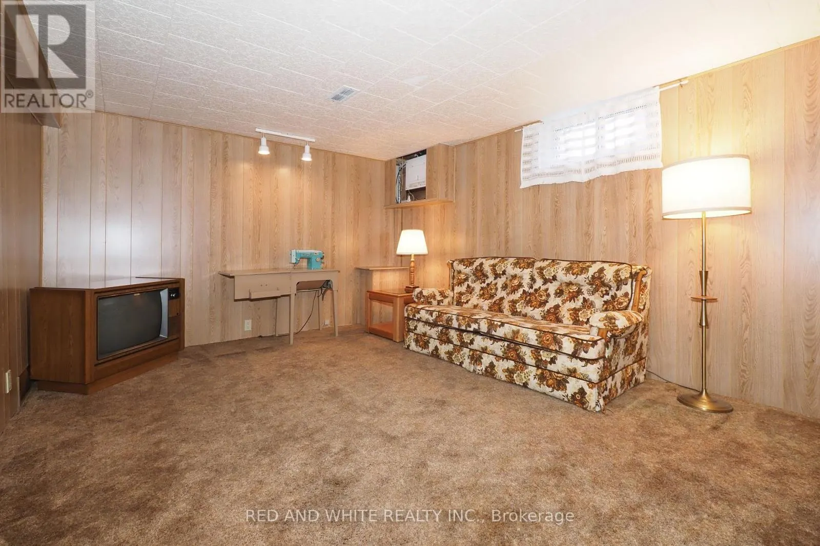 111 NORTH DRIVE N