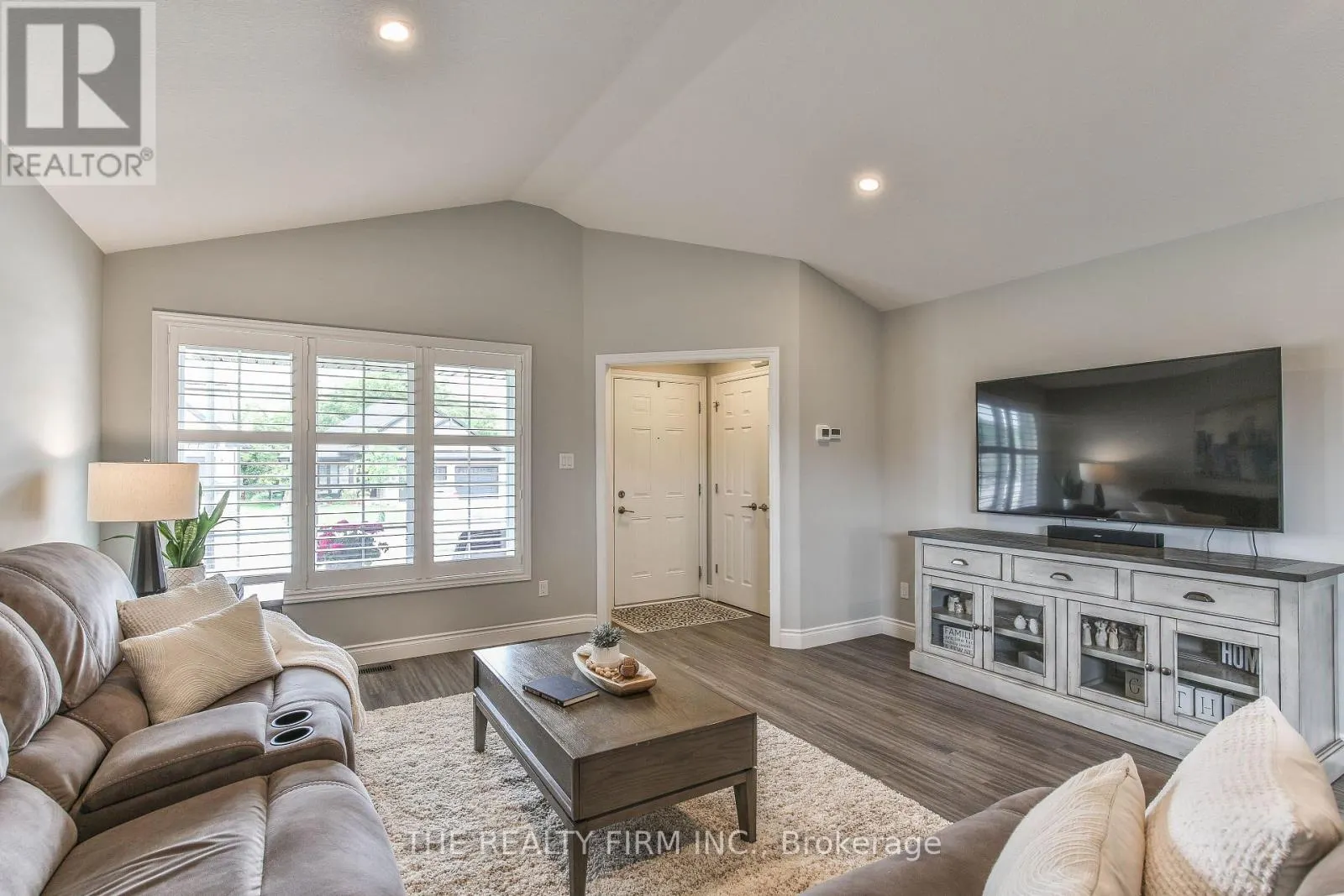 8 ROYAL DORNOCH DRIVE
