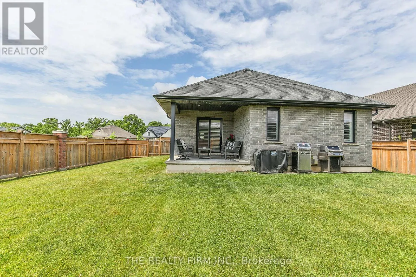 8 ROYAL DORNOCH DRIVE