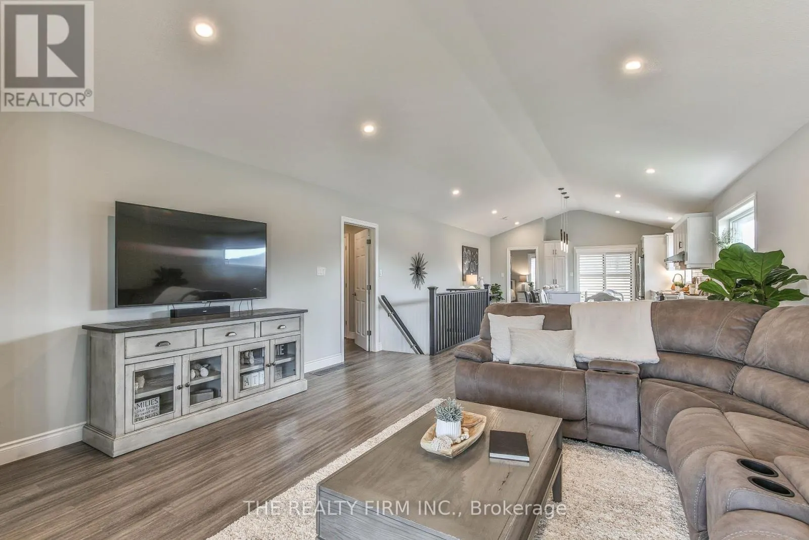 8 ROYAL DORNOCH DRIVE