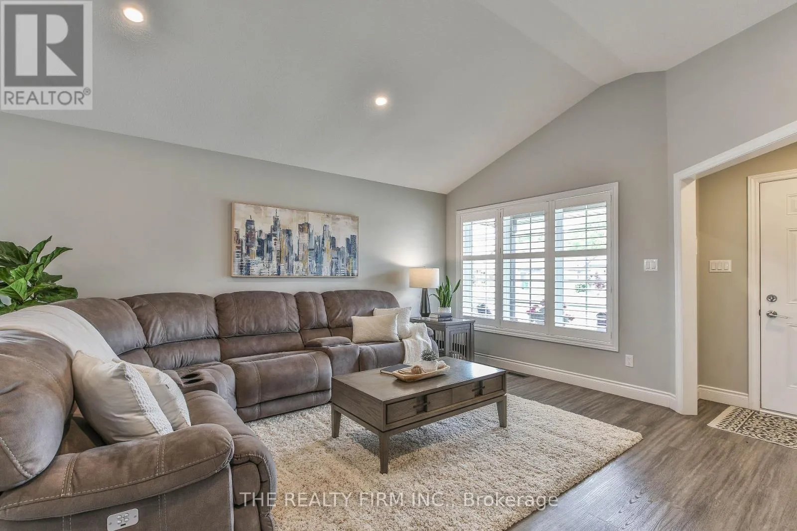 8 ROYAL DORNOCH DRIVE