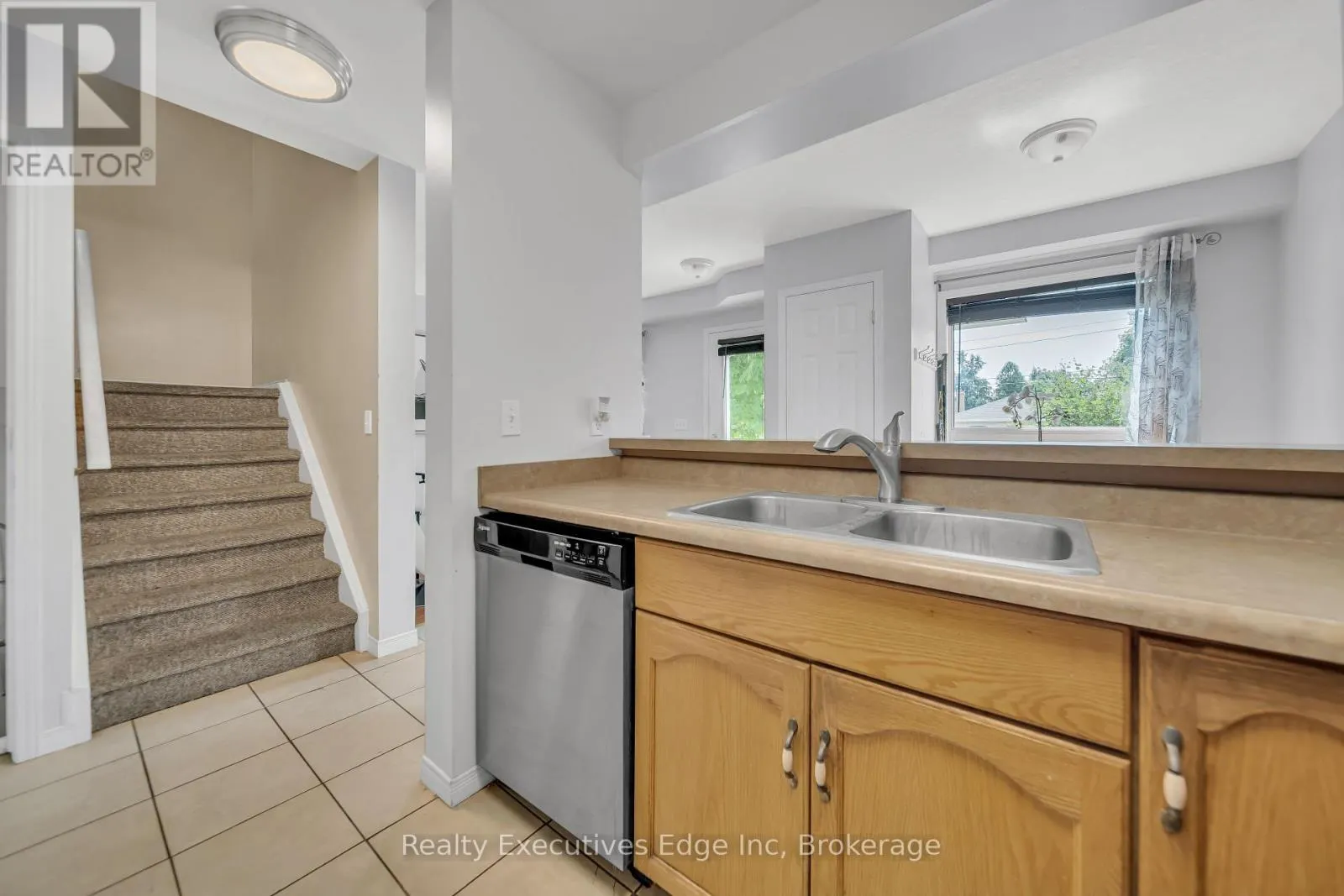 5 - 142 YORK ROAD, #5