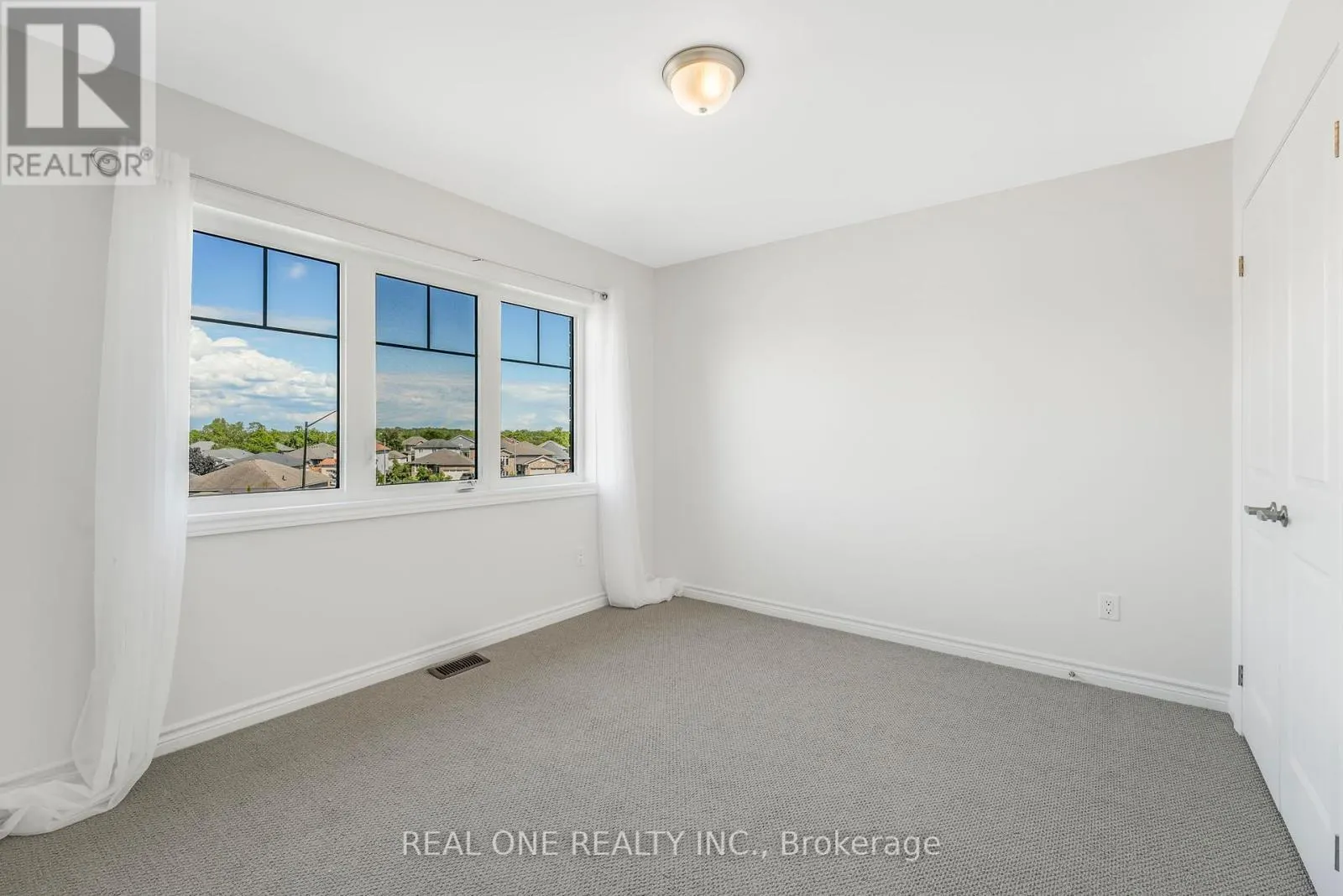 18 ORIOLE CRESCENT