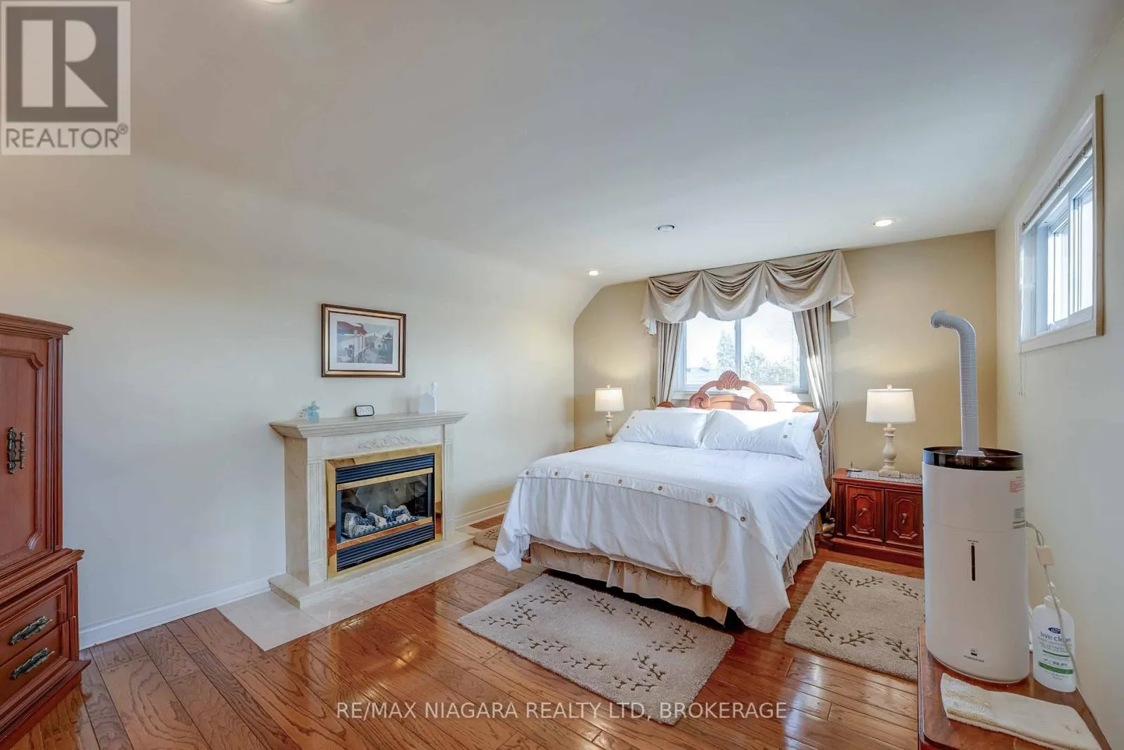 7909 SARAH STREET