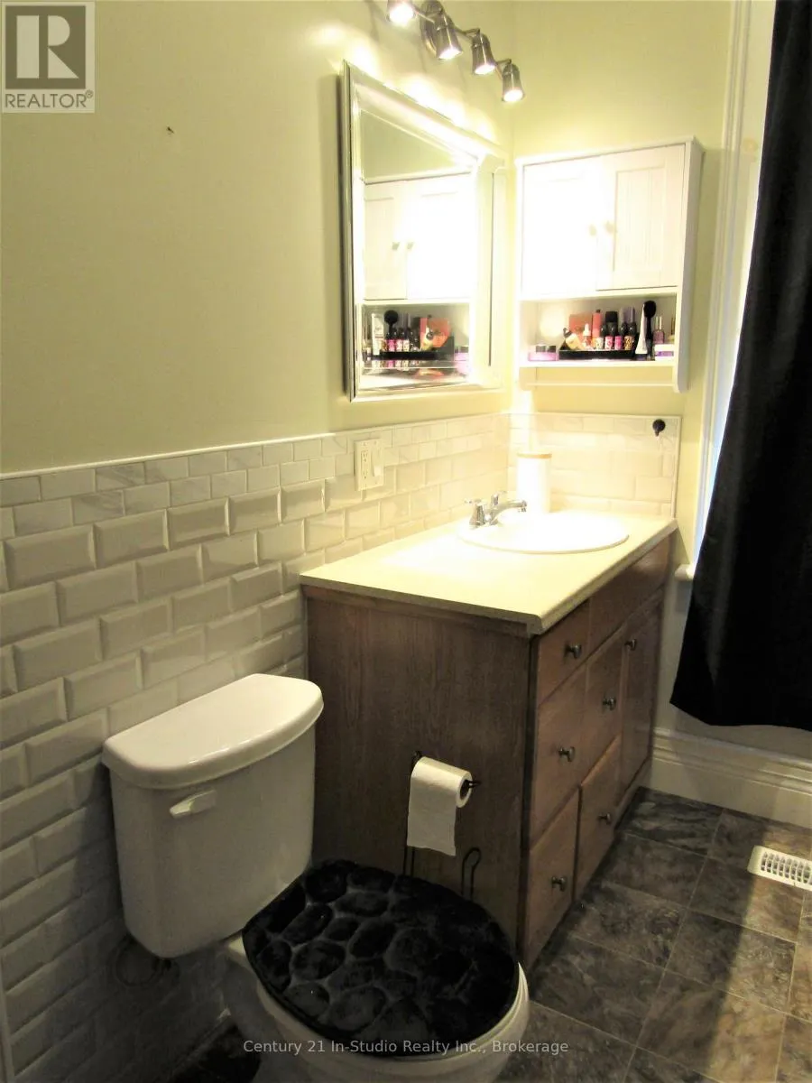 B - 316 CENTRE STREET, #B