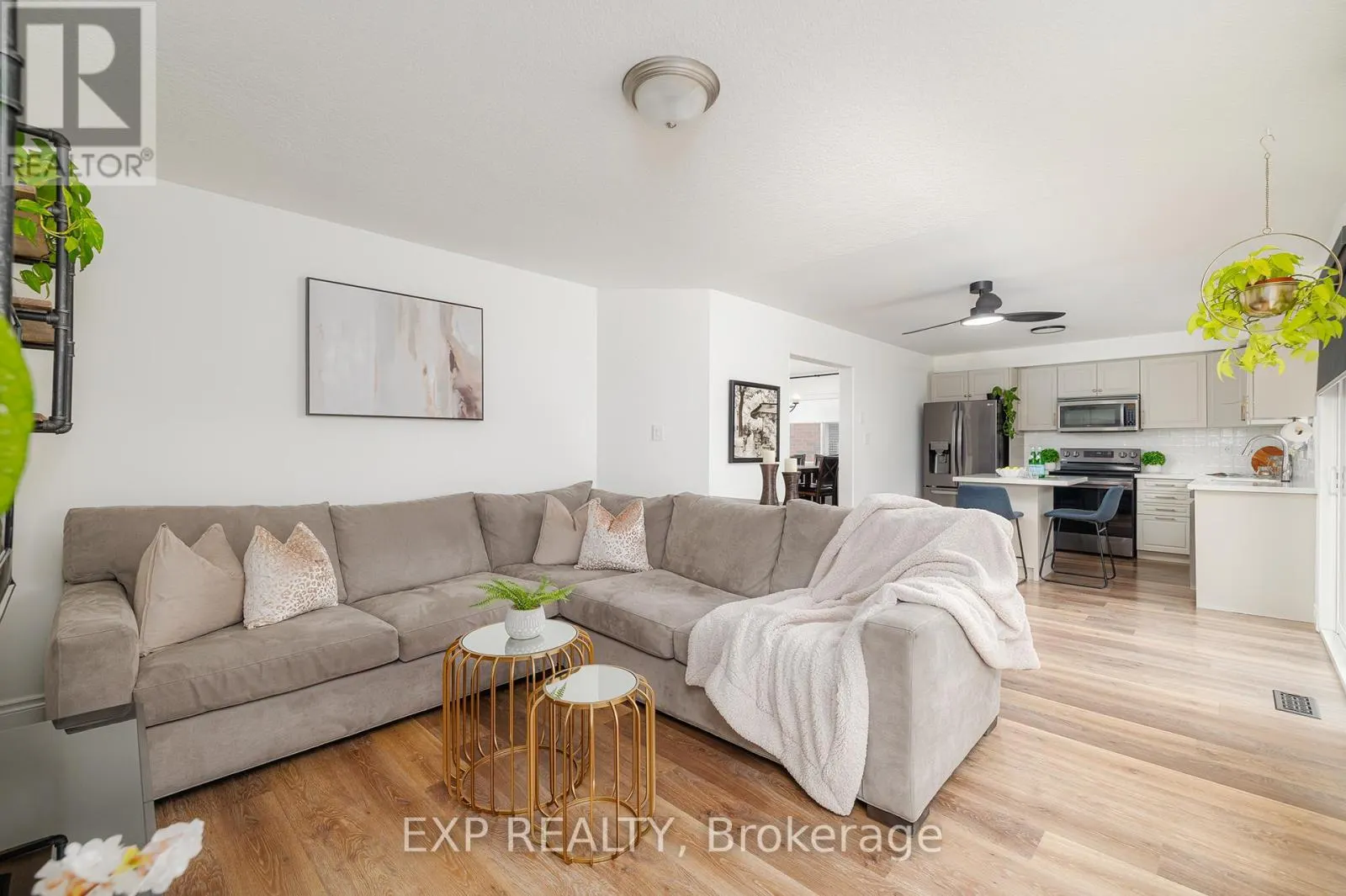 35 HOLLINRAKE AVENUE