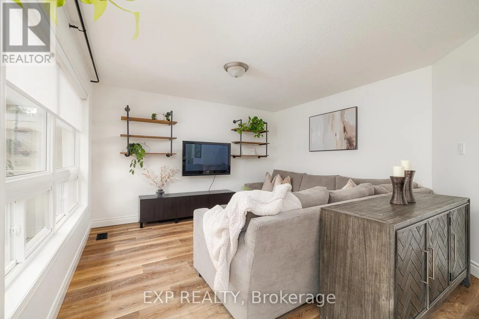 35 HOLLINRAKE AVENUE