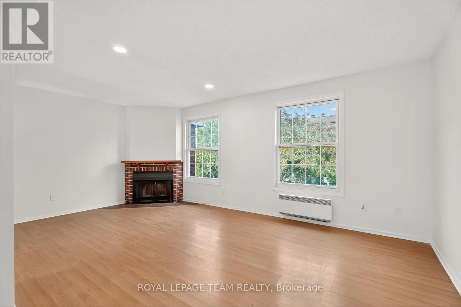 9 MOORSIDE PRIVATE