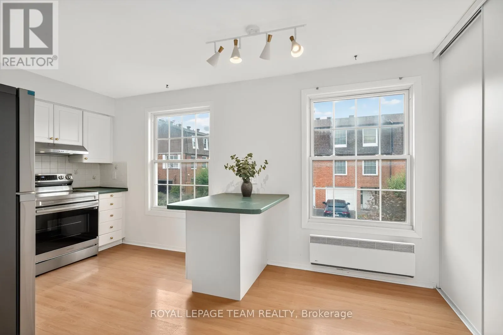 9 MOORSIDE PRIVATE