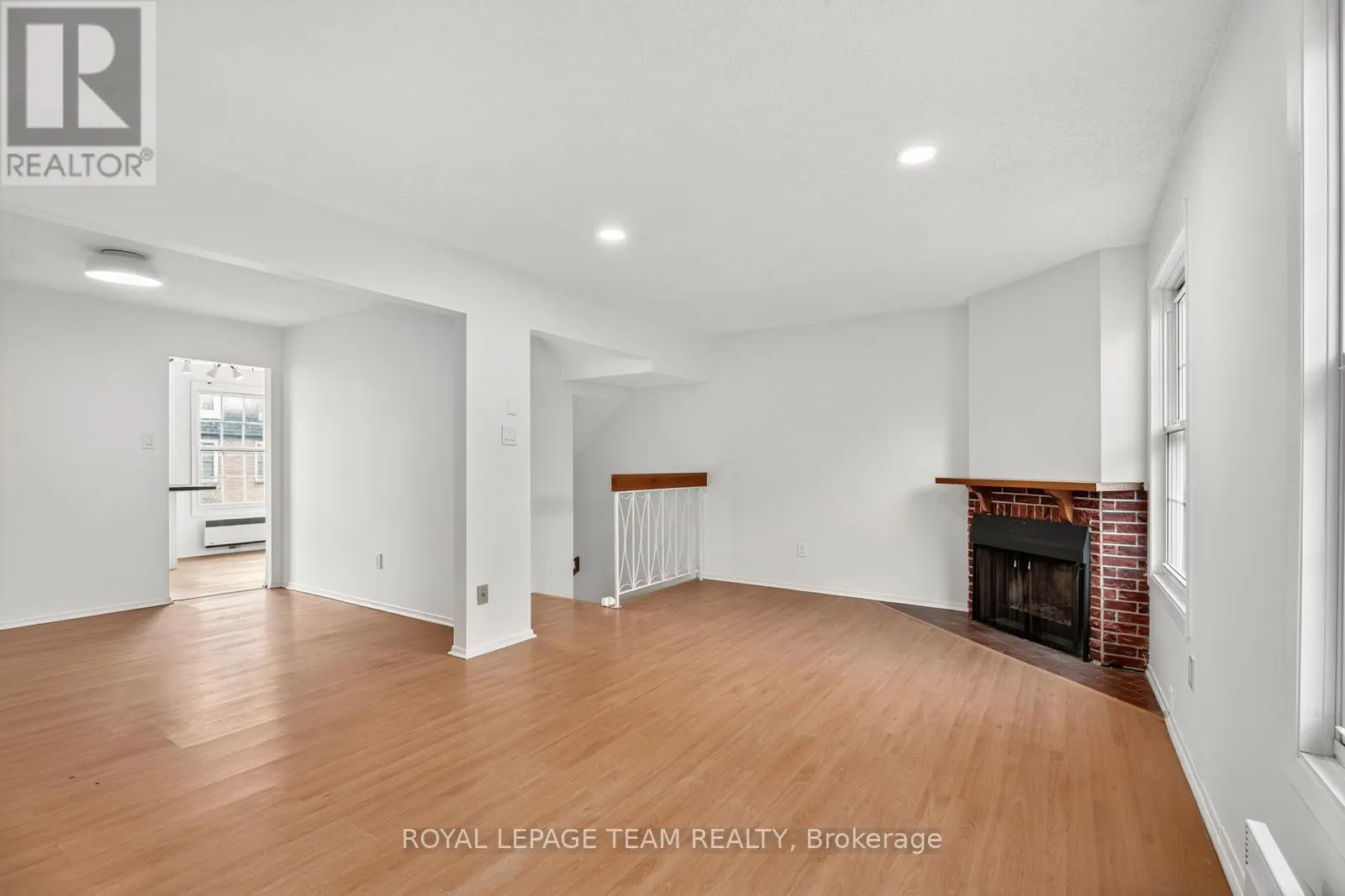 9 MOORSIDE PRIVATE