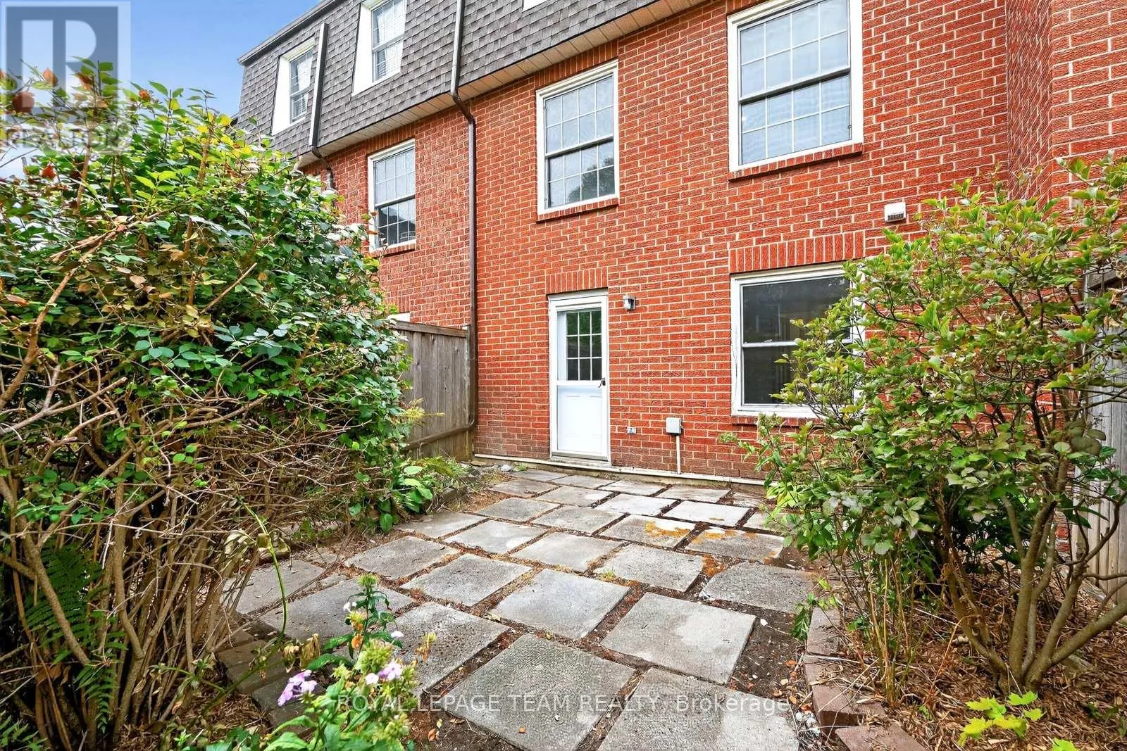 9 MOORSIDE PRIVATE