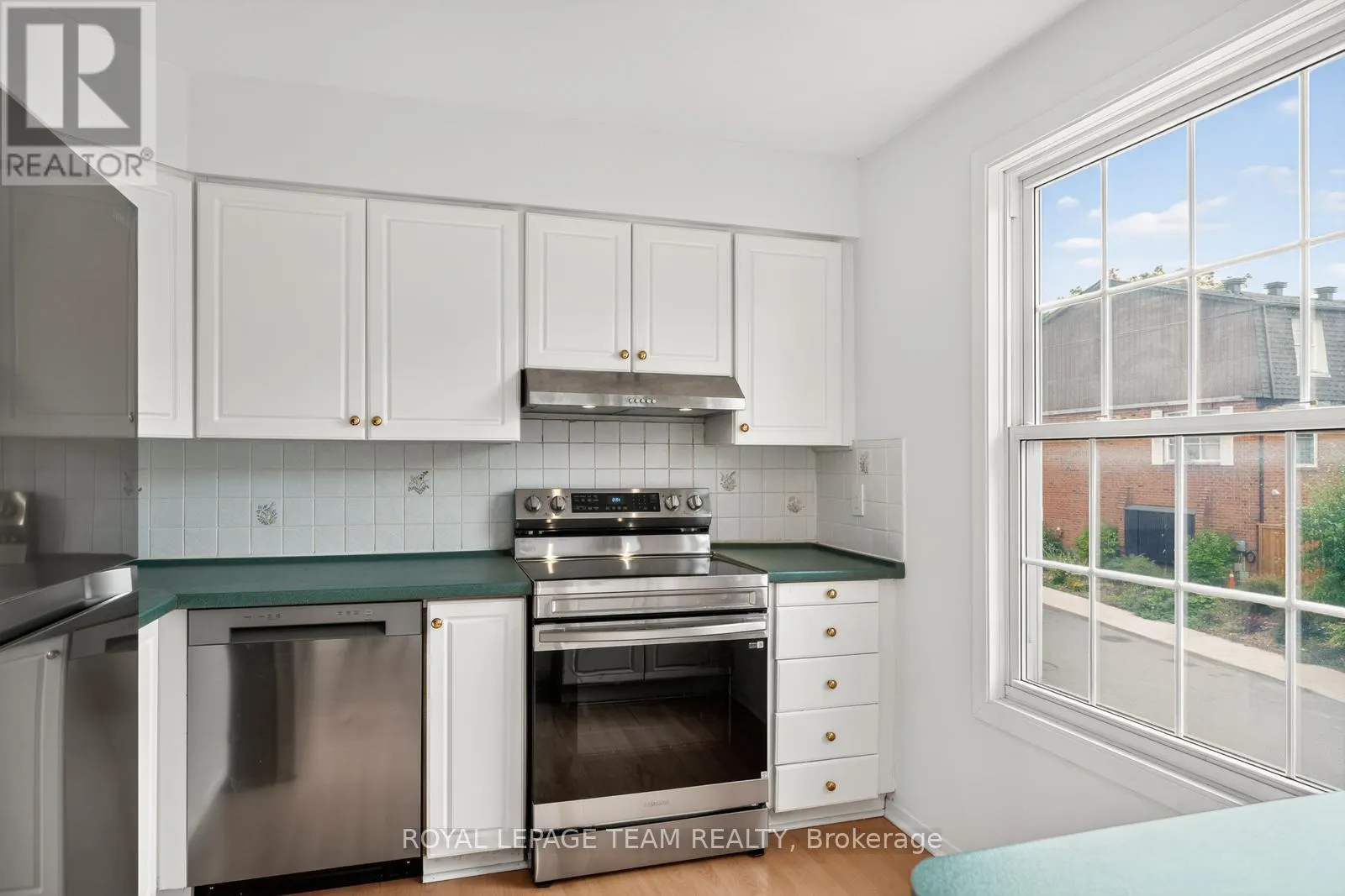 9 MOORSIDE PRIVATE