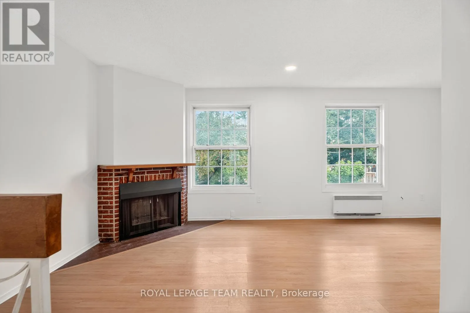 9 MOORSIDE PRIVATE
