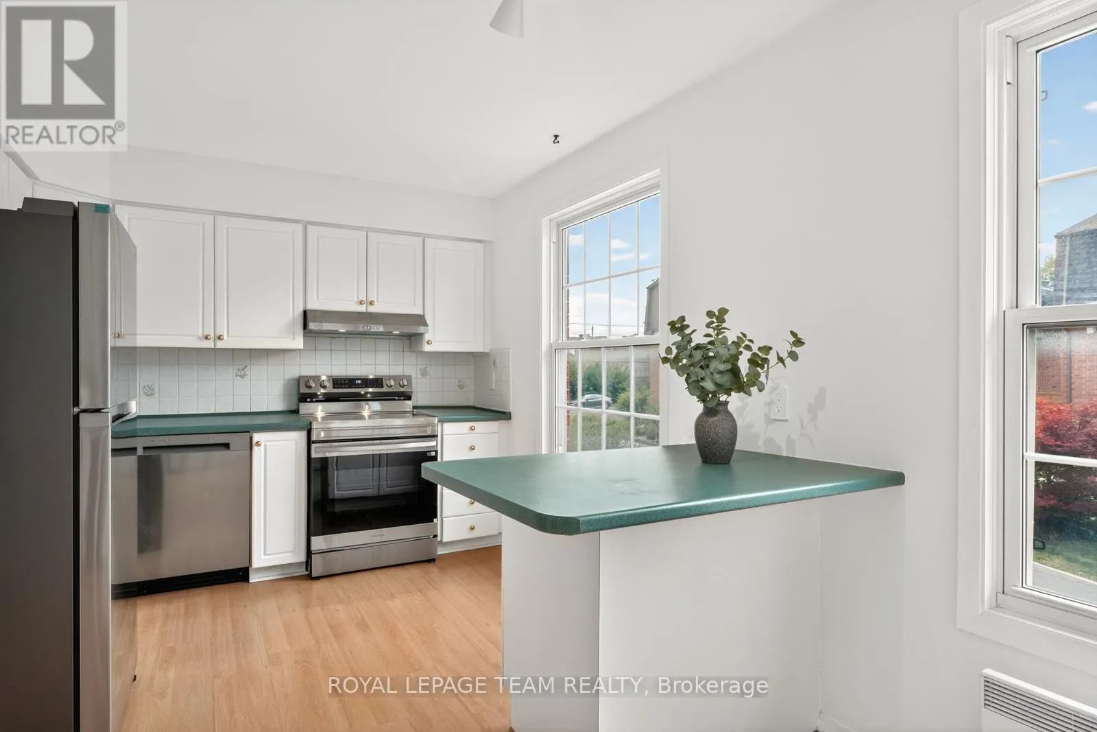 9 MOORSIDE PRIVATE