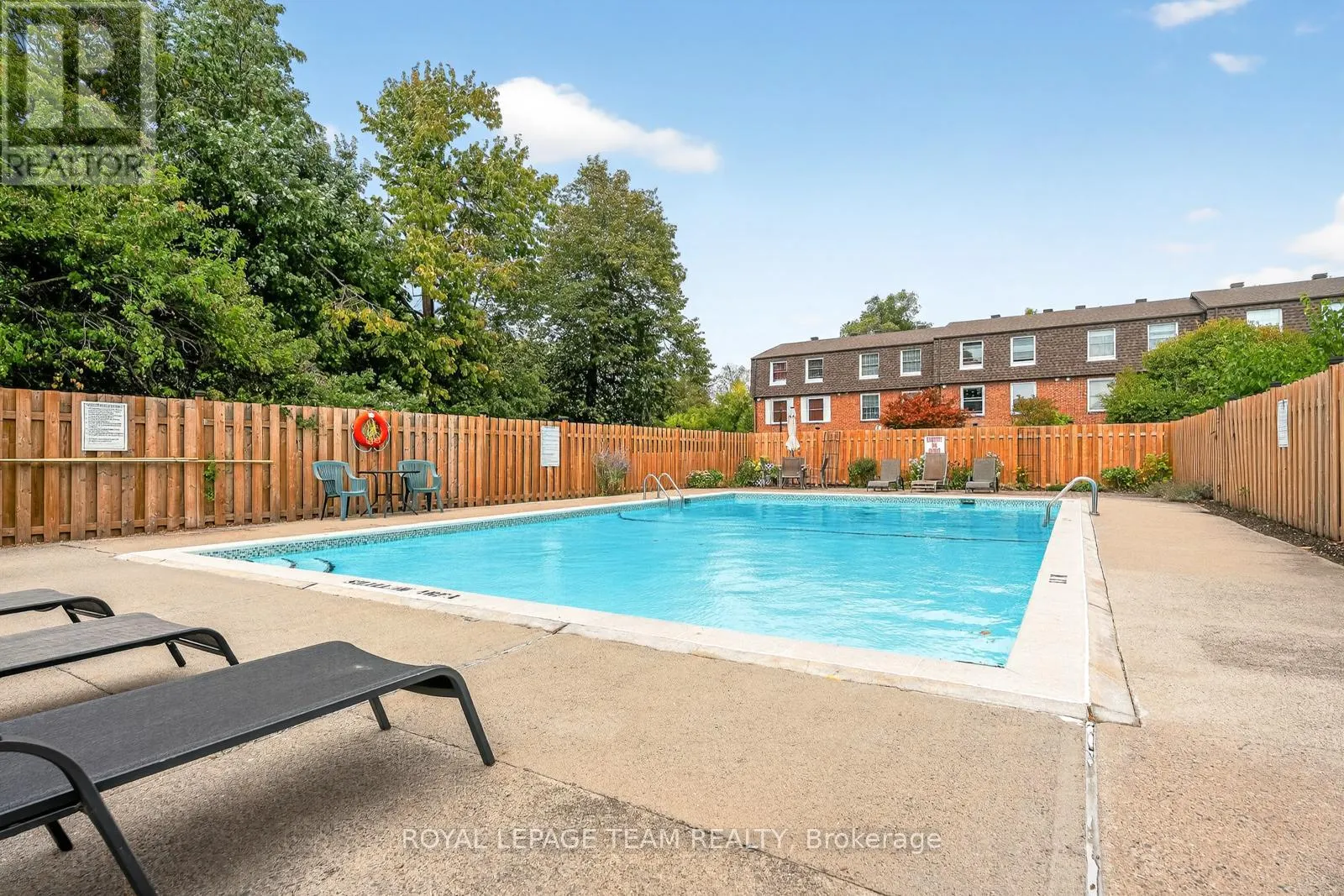9 MOORSIDE PRIVATE