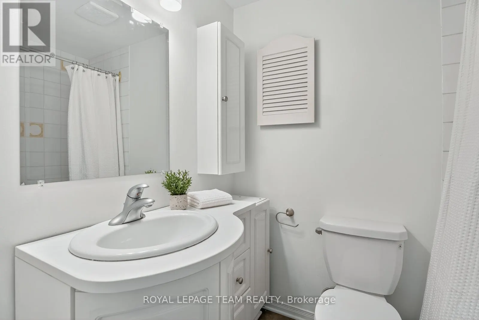 9 MOORSIDE PRIVATE