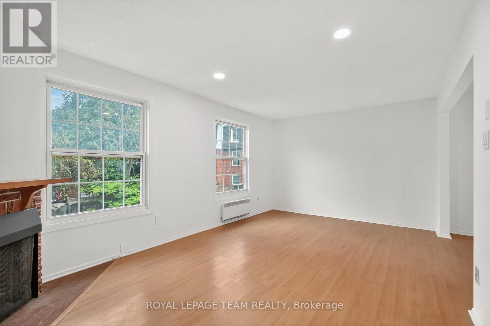 9 MOORSIDE PRIVATE