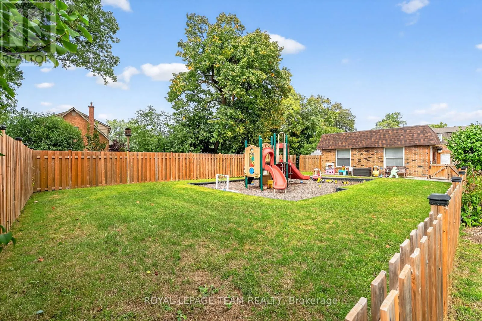 9 MOORSIDE PRIVATE
