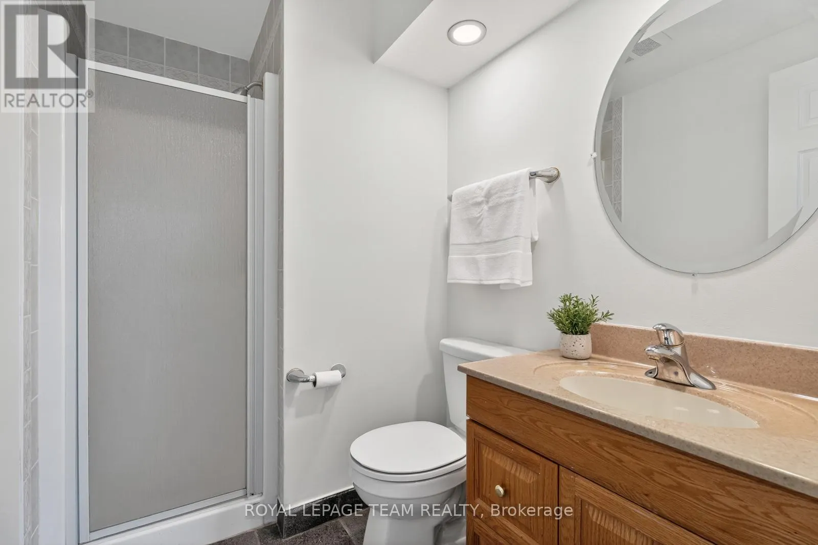 9 MOORSIDE PRIVATE