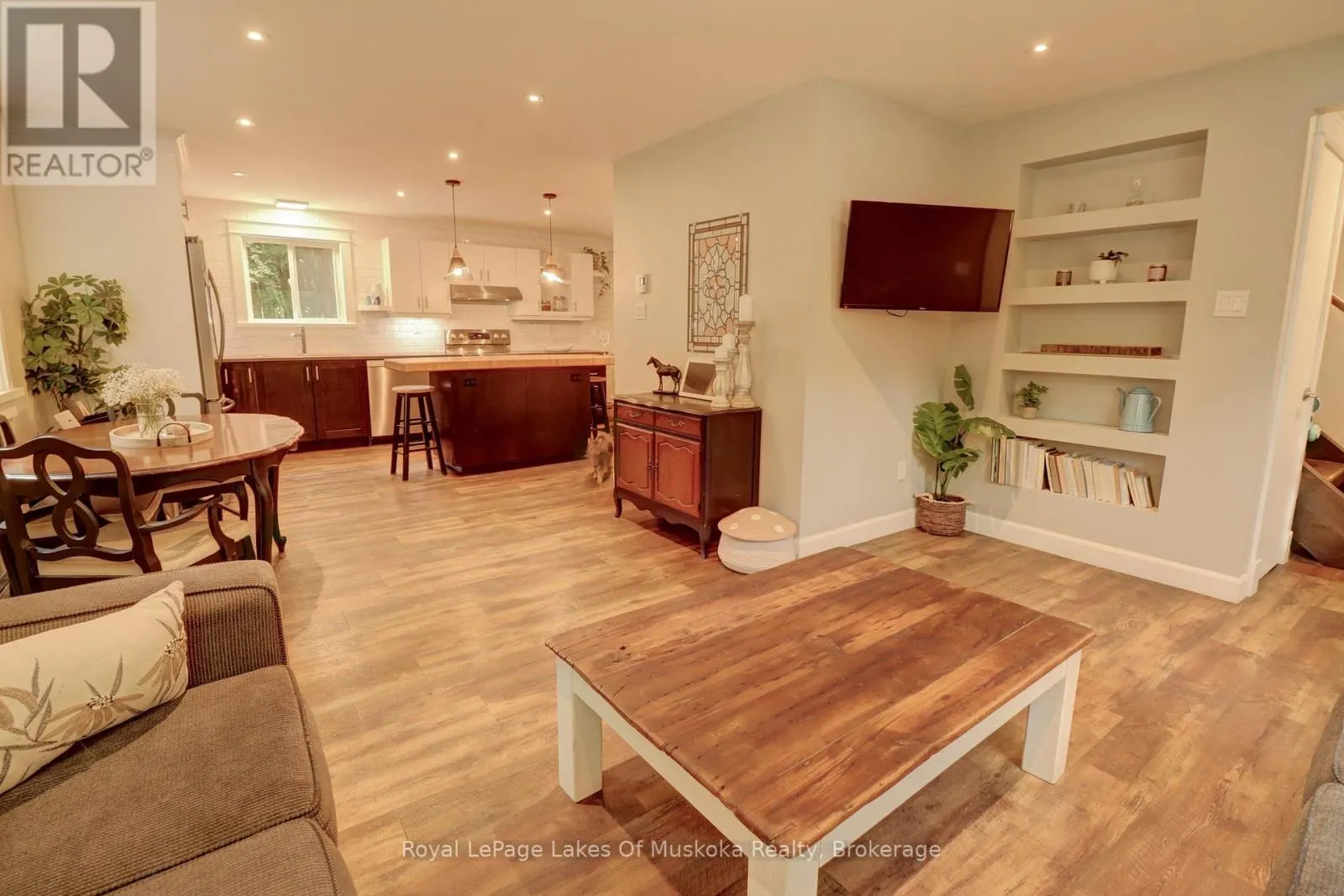 38 FLORENCE STREET W