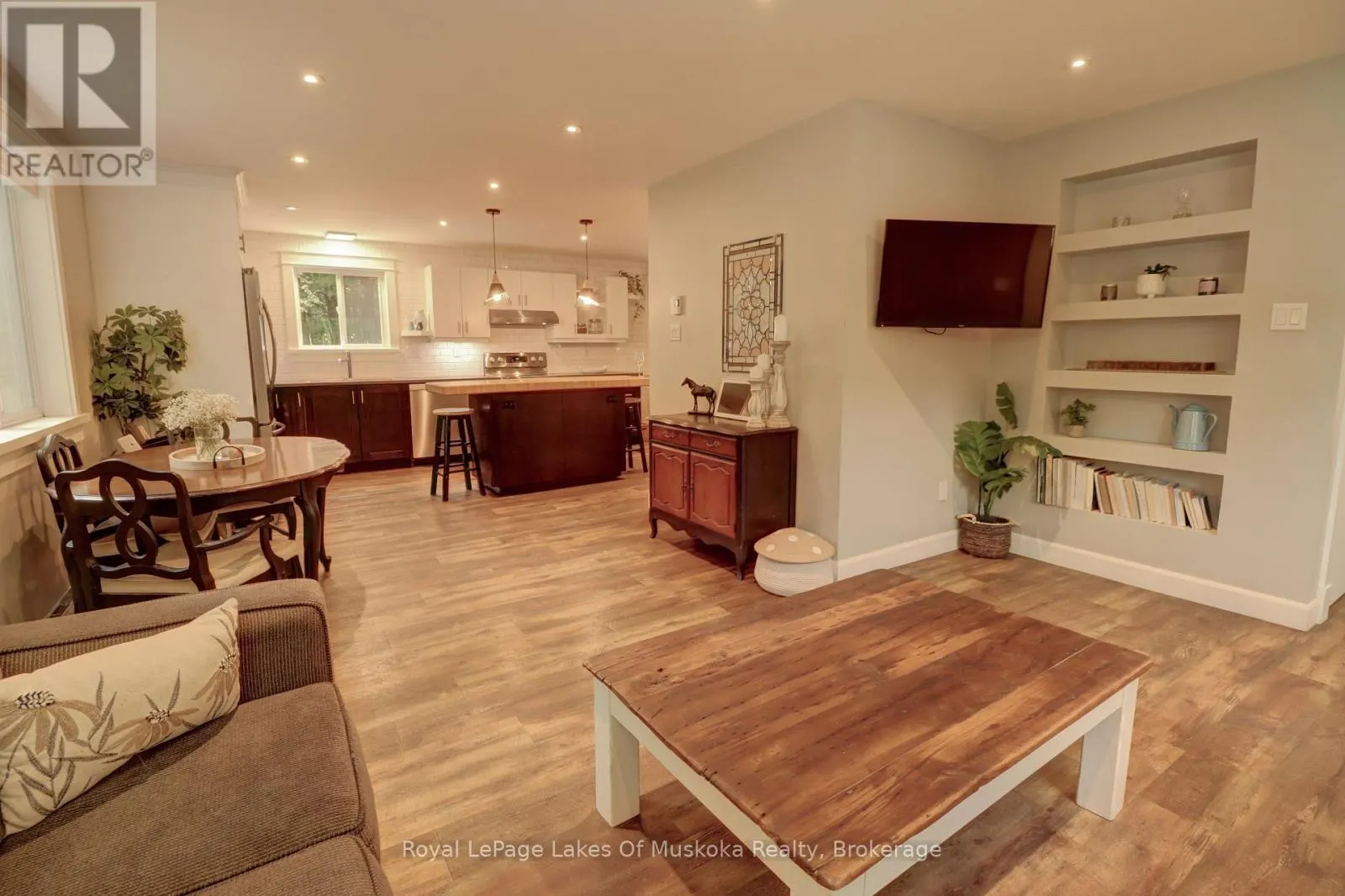 38 FLORENCE STREET W