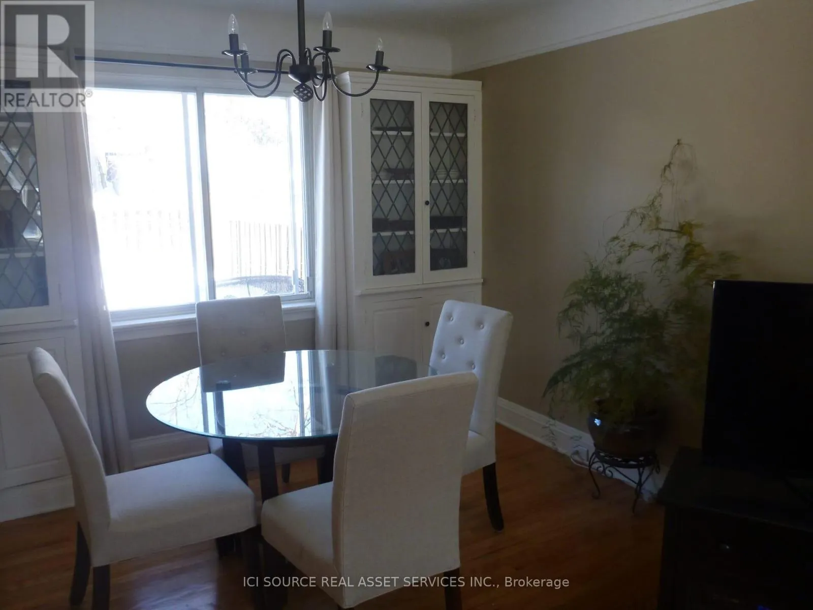 40 MARLOWE CRESCENT