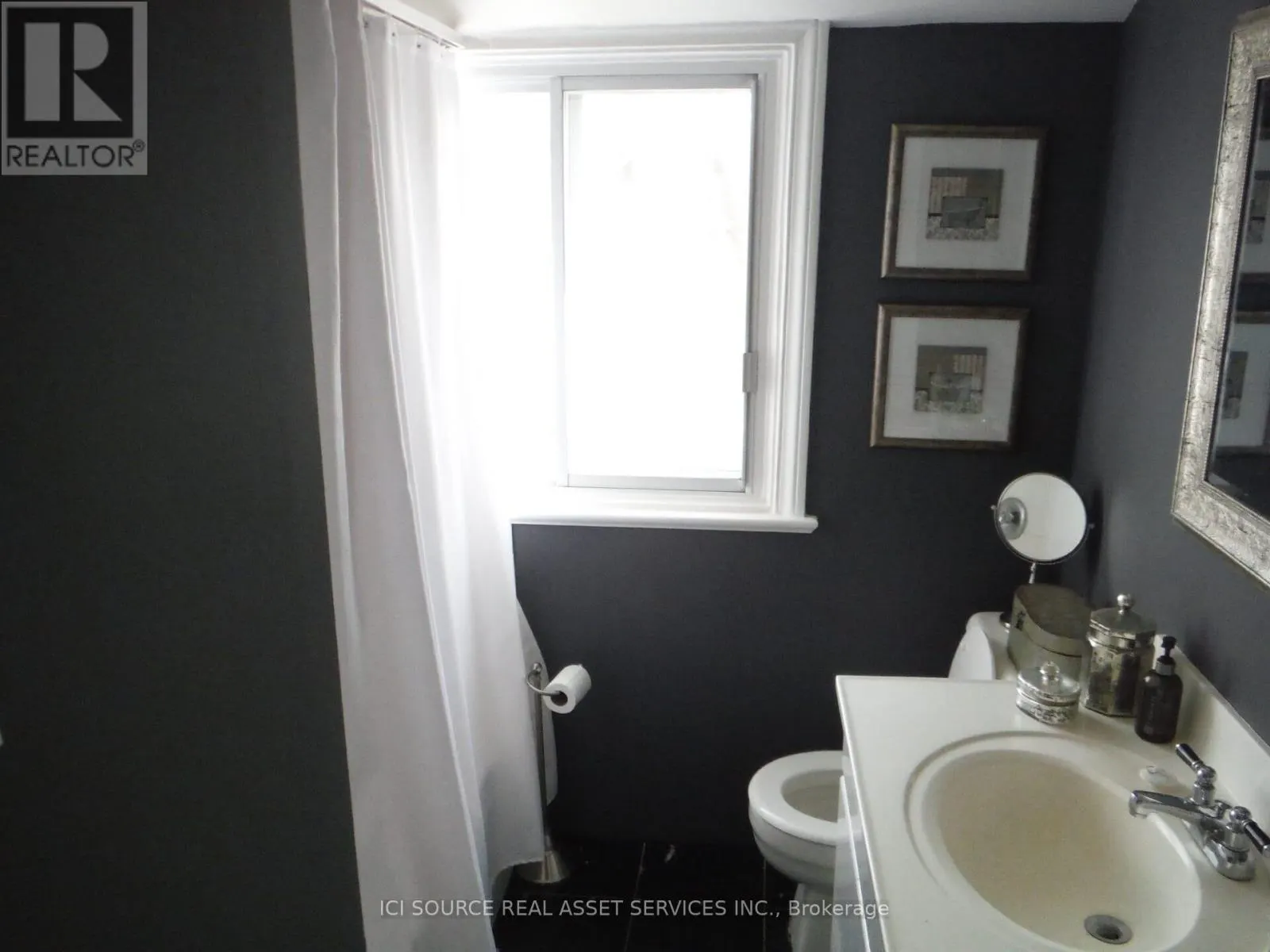 40 MARLOWE CRESCENT