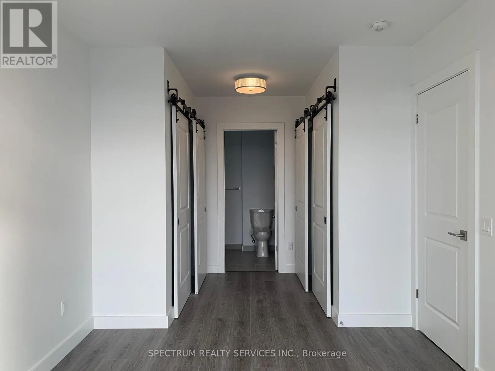 910 - 15 GLEBE STREET