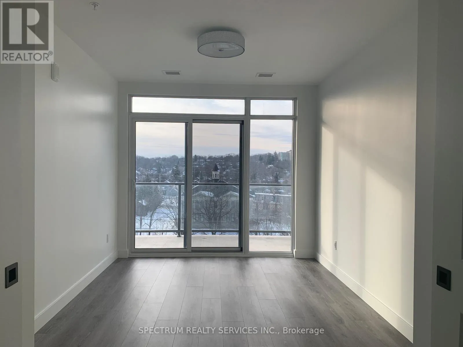 910 - 15 GLEBE STREET