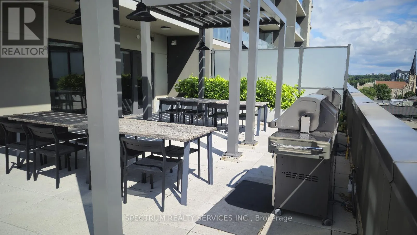 910 - 15 GLEBE STREET