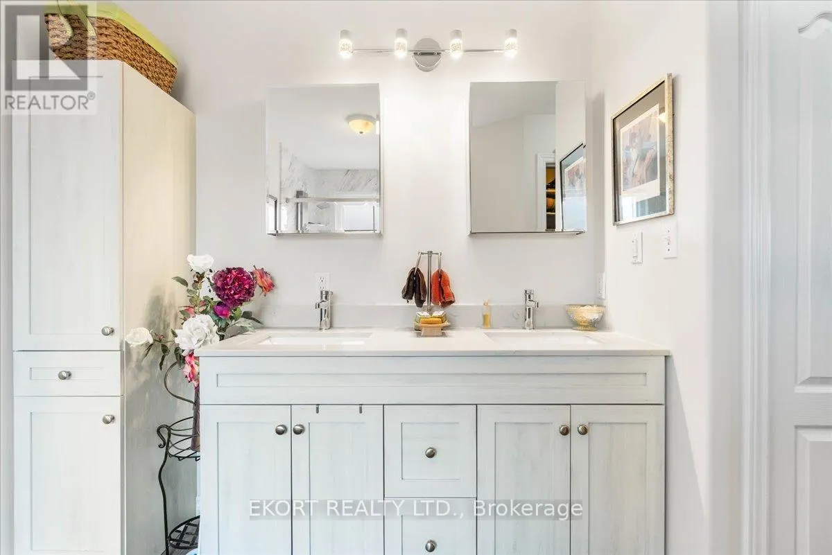 22 LINDEN LANE