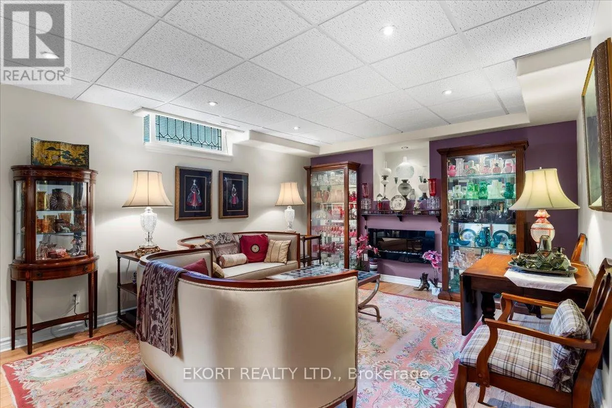 22 LINDEN LANE