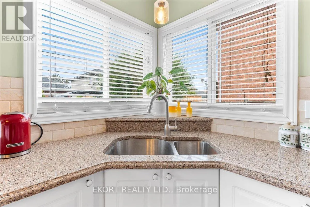 22 LINDEN LANE