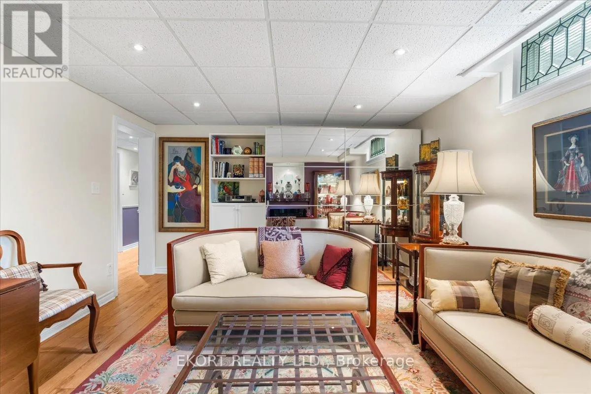 22 LINDEN LANE
