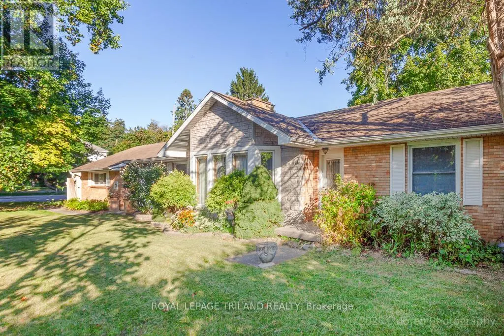 749 COMMISSIONERS ROAD W