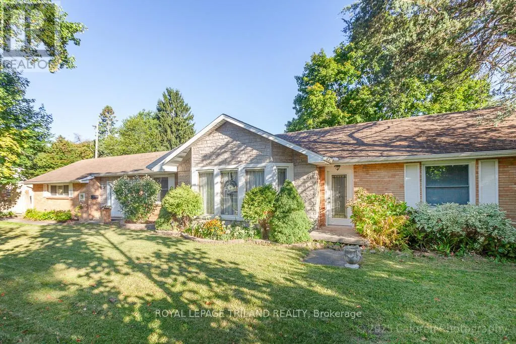 749 COMMISSIONERS ROAD W