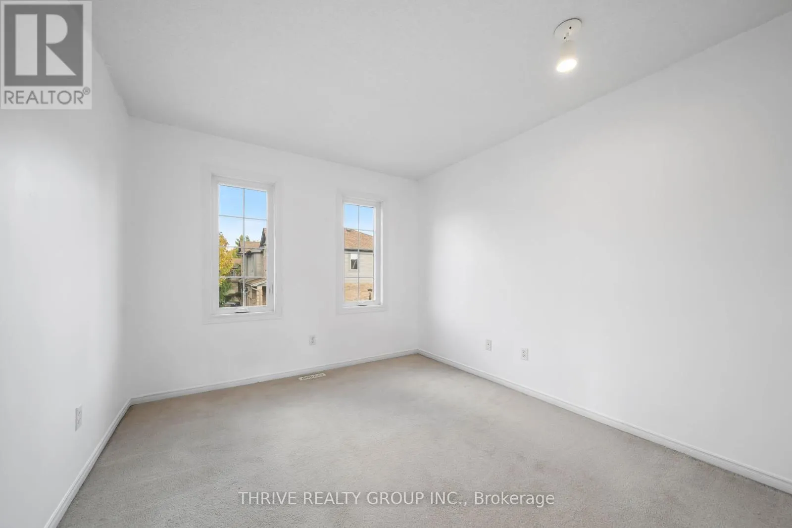 10 - 185 NORTH CENTRE ROAD, #10
