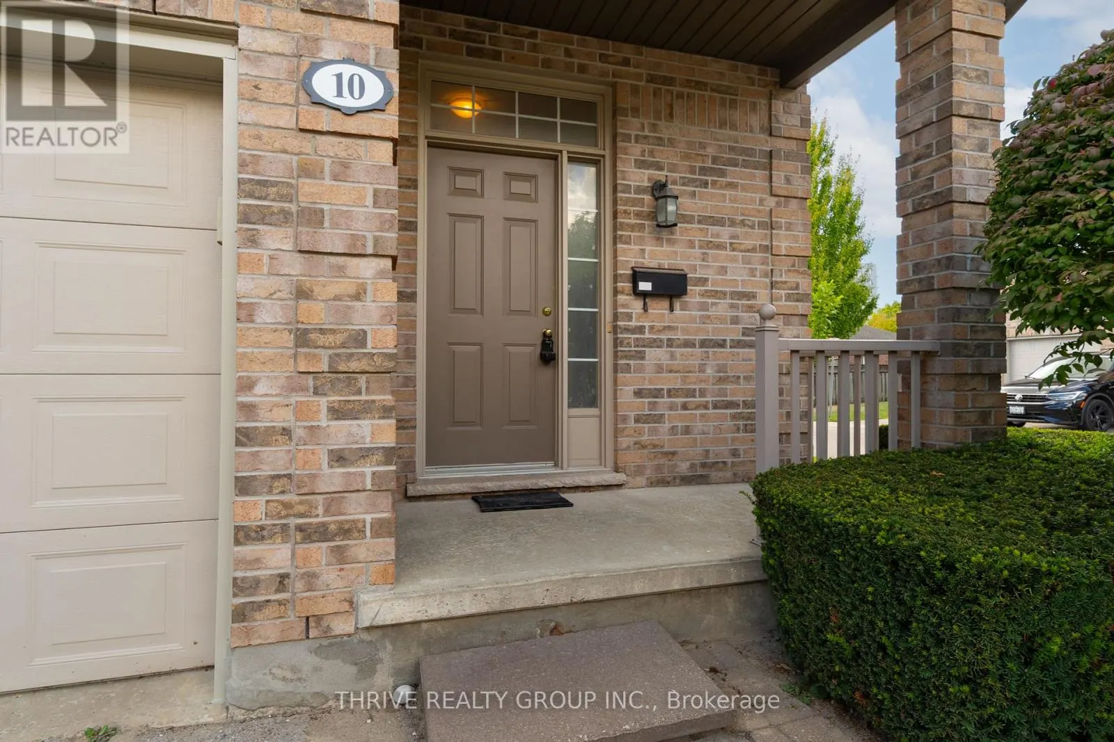 10 - 185 NORTH CENTRE ROAD, #10