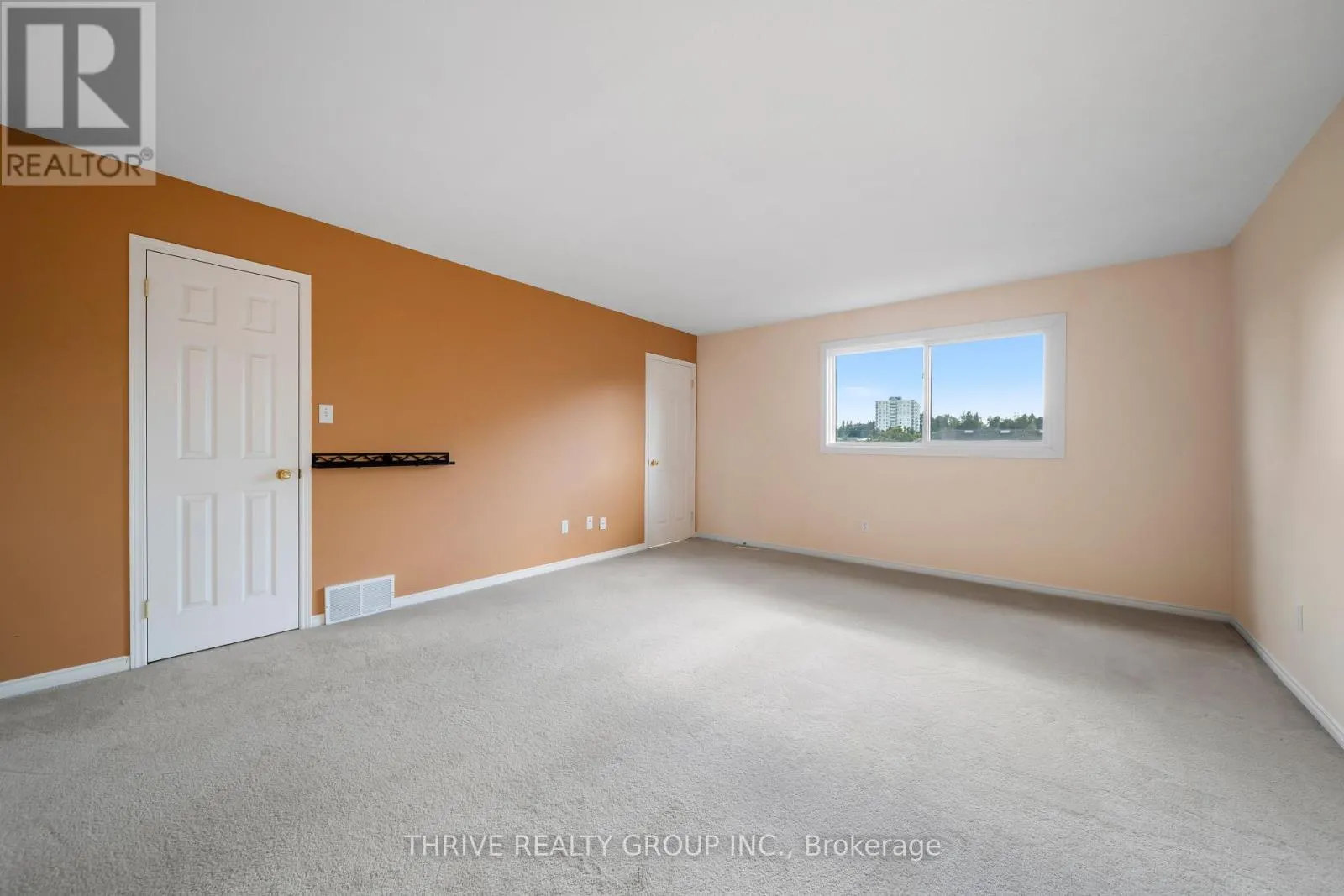 10 - 185 NORTH CENTRE ROAD, #10