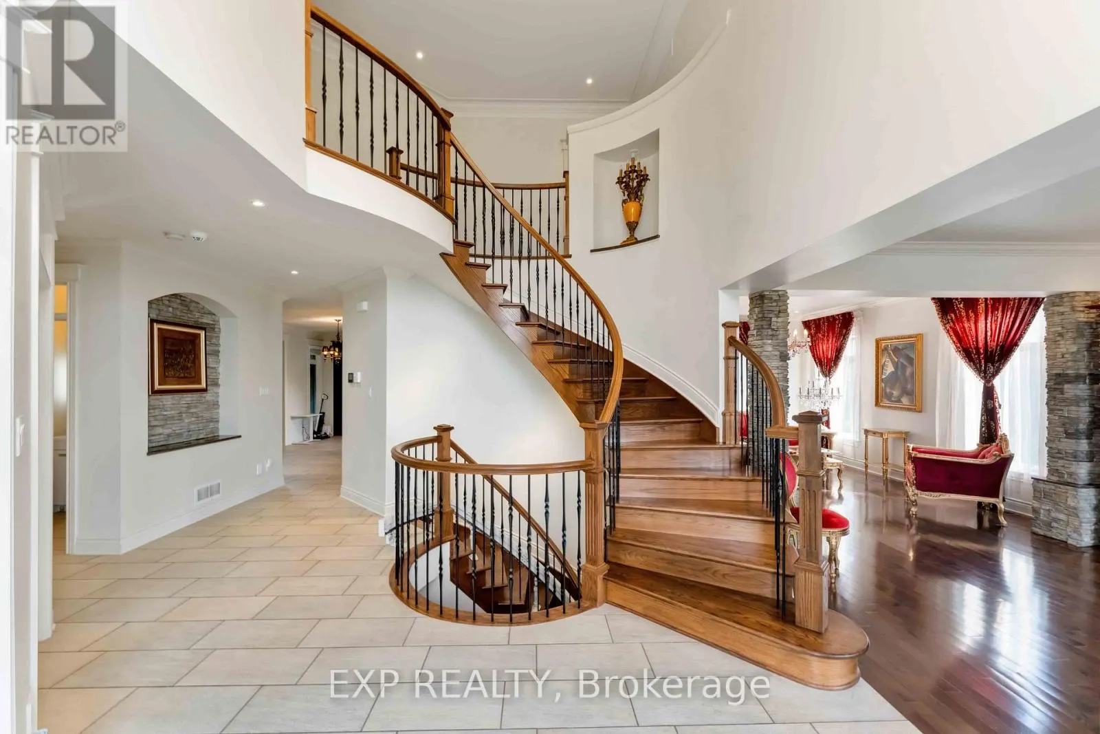 6984 LAKES PARK DRIVE