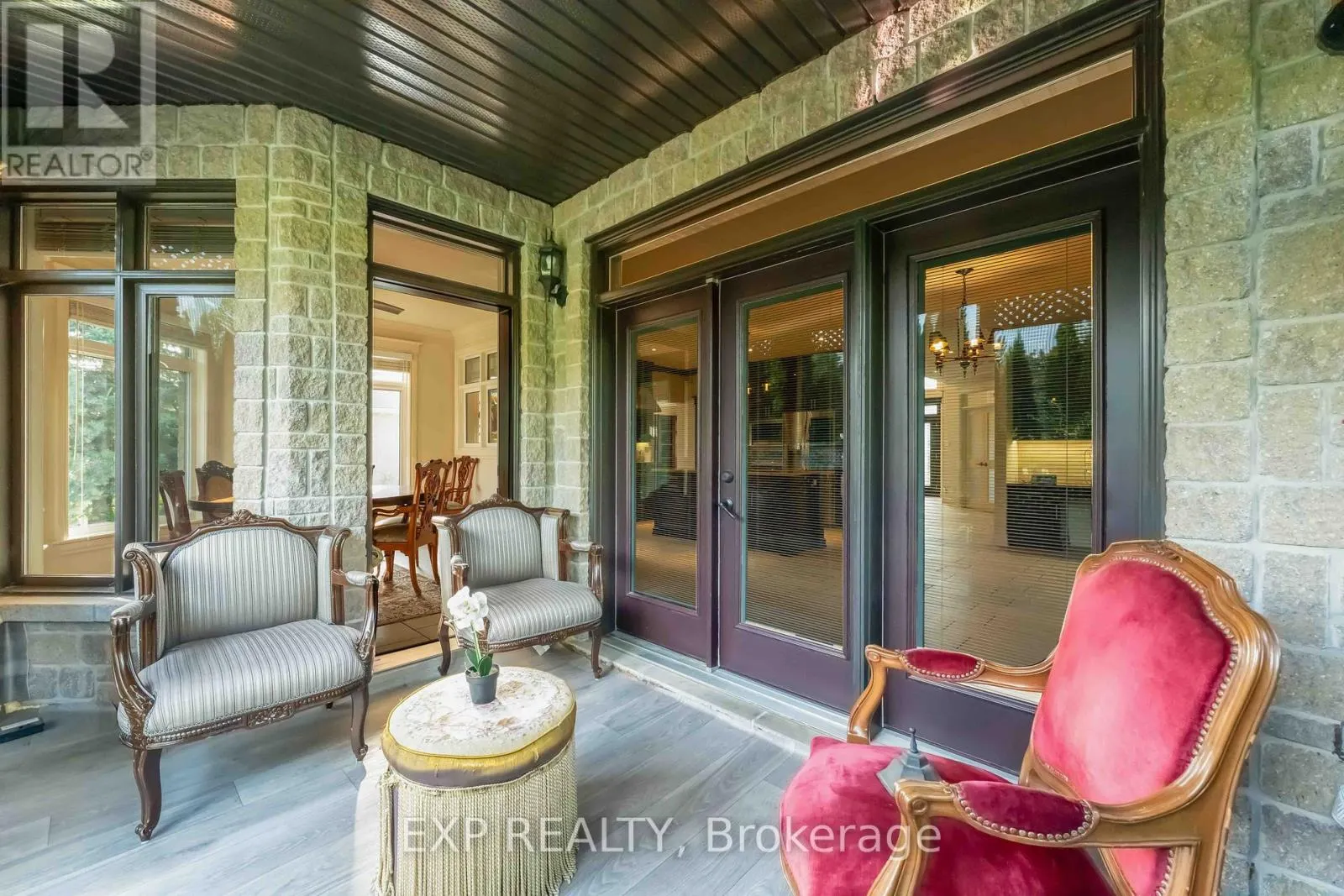 6984 LAKES PARK DRIVE