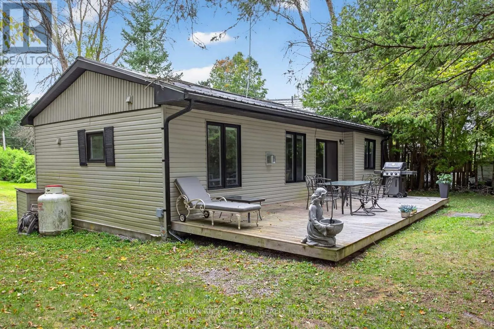 82 RIVERBANK ROAD