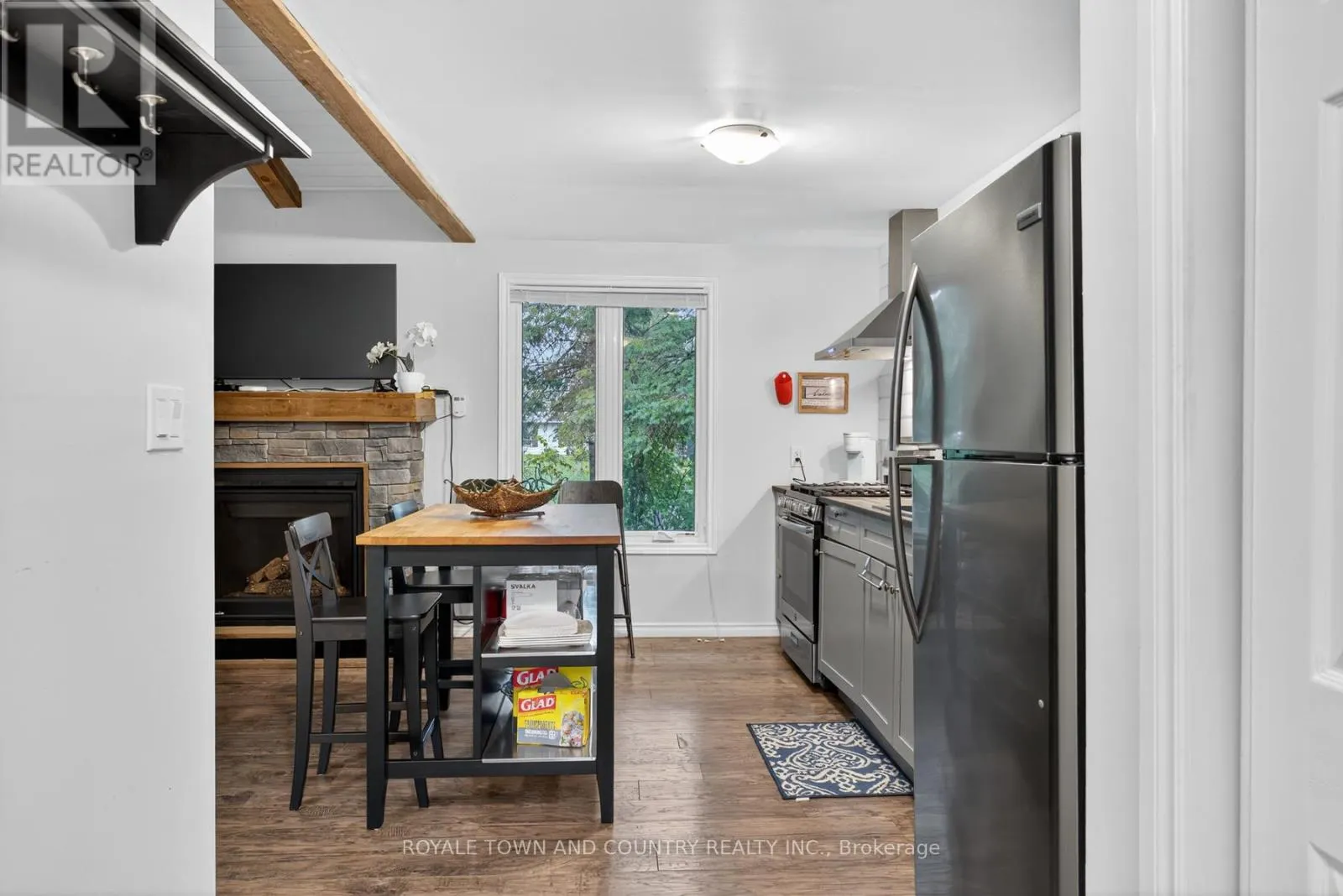 82 RIVERBANK ROAD