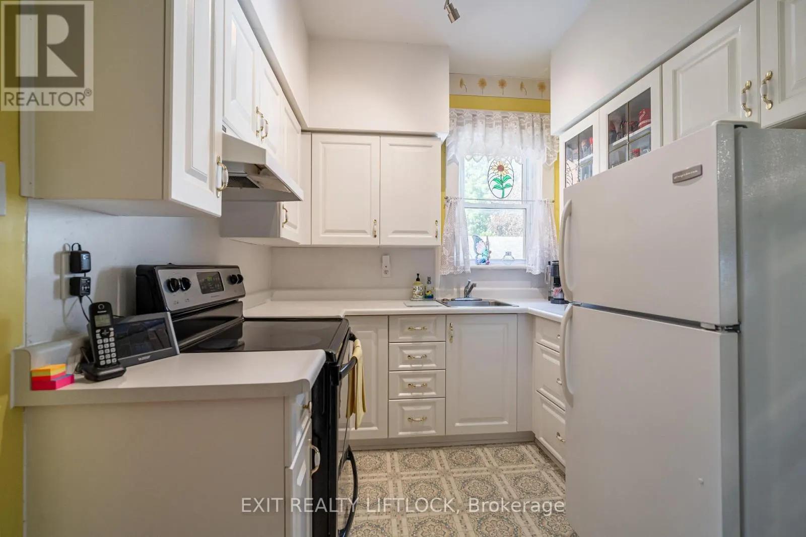 544 DOUGLAS AVENUE