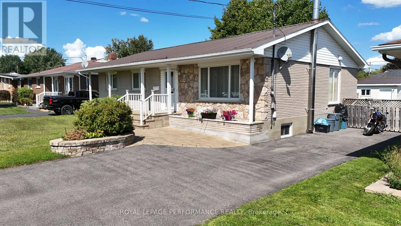 808 CARLETON STREET